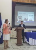 Visita de representante de la Biblioteca de Medicina de Estados Unidos (NLM).